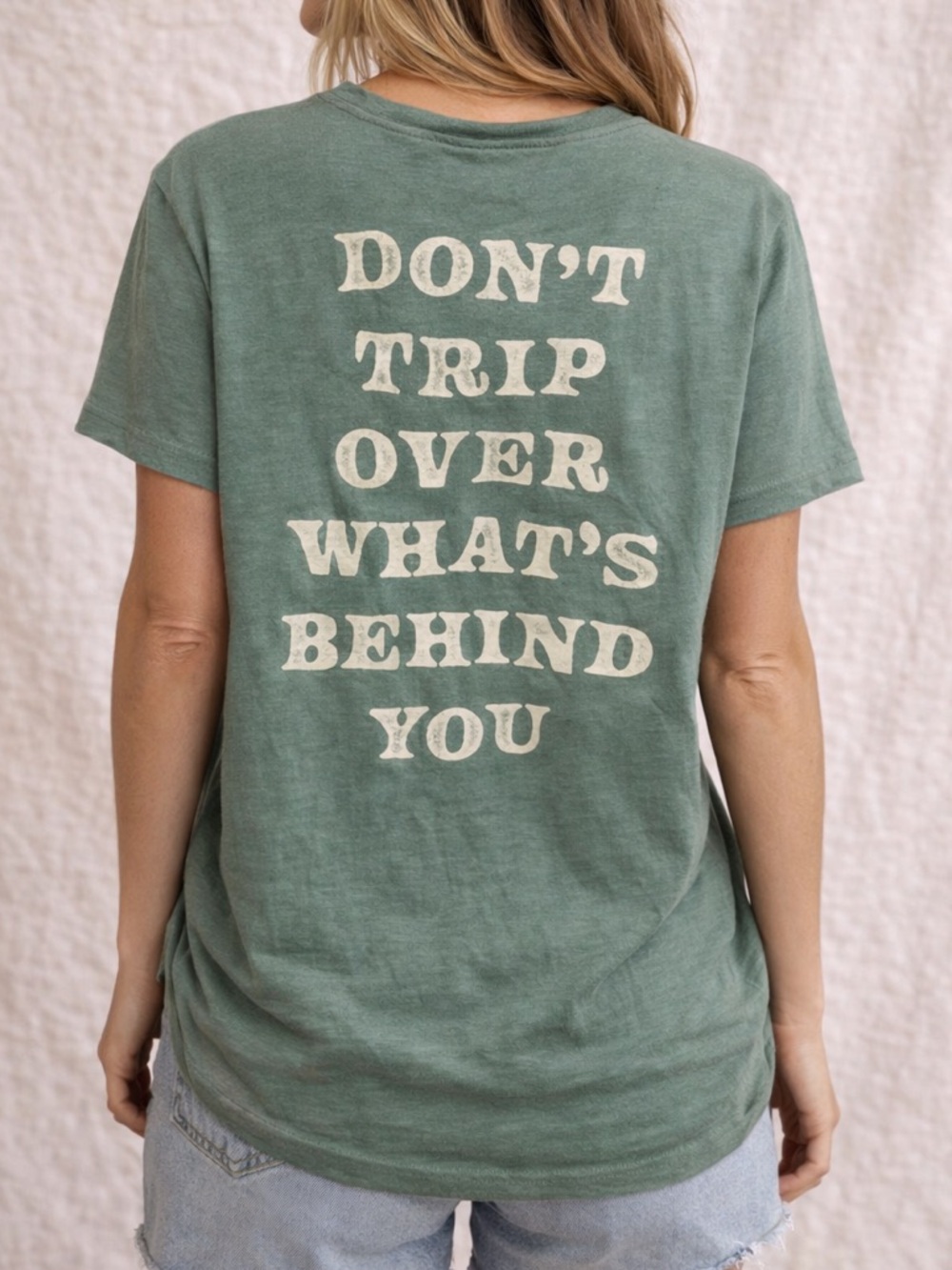 Old Navy Cotton Graphic Tee “Don’t Trip Over What’s Behind You” Green Size L